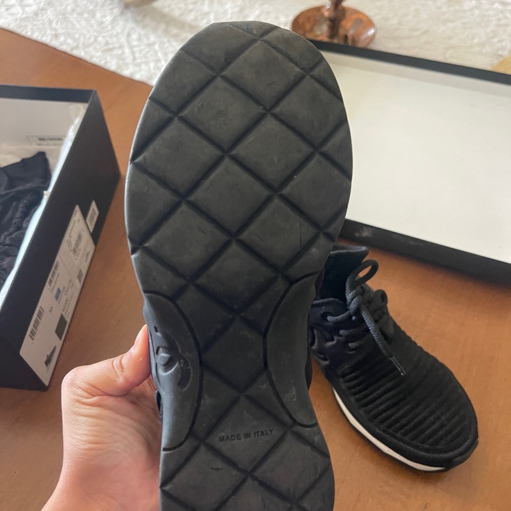 CHANEL sneakers - Picture 10 of 11